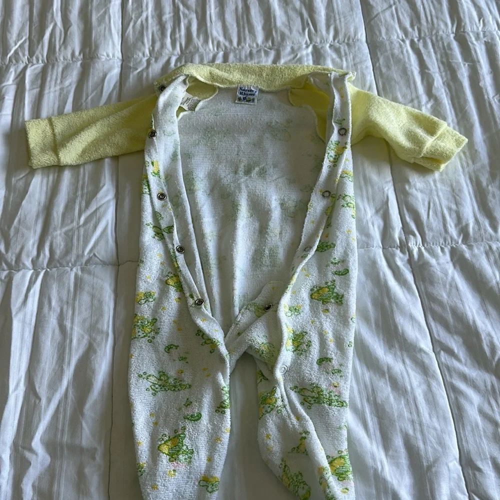 Vintage nursery rhyme sz m / 6-12 months Yellow White clown Print Kids One Piece